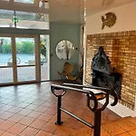 勒波尔格酒店  勒波日